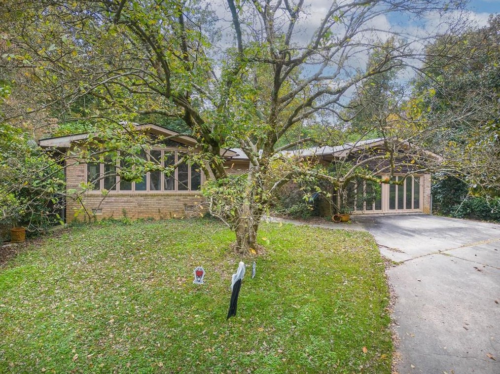 2340 Honeysuckle Ln, Smyrna, GA 30080-4614