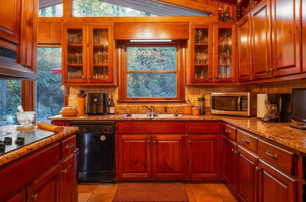 2340 Honeysuckle Ln, Smyrna GA  30080-4614 exterior