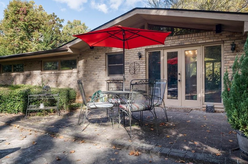 2340 Honeysuckle Ln, Smyrna GA  30080-4614 exterior