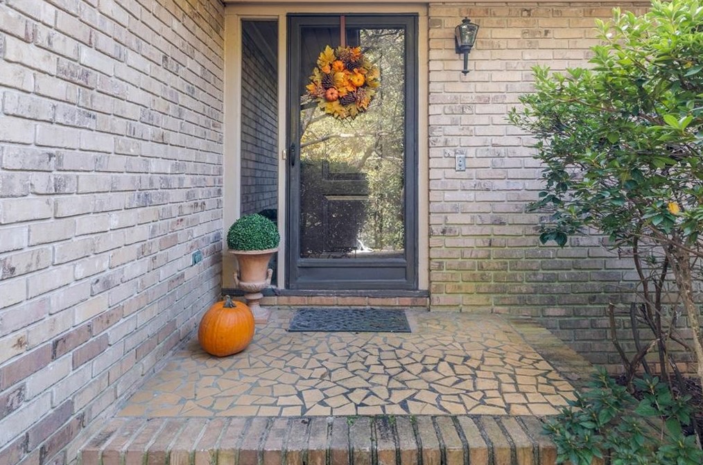 2340 Honeysuckle Ln, Smyrna GA  30080-4614 exterior