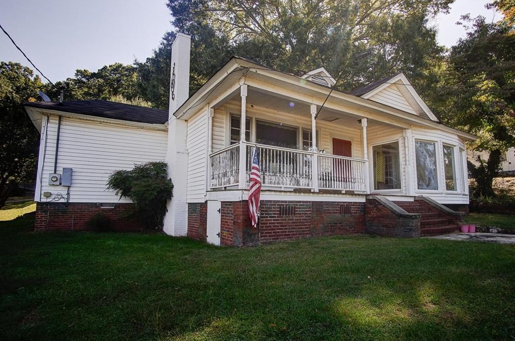 7 Hillcrest Dr, Lindale, GA 30147-1108