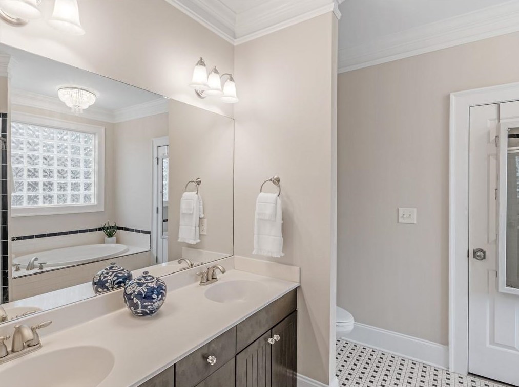 503 Pharr Rd, Decatur GA  30030-4841 exterior