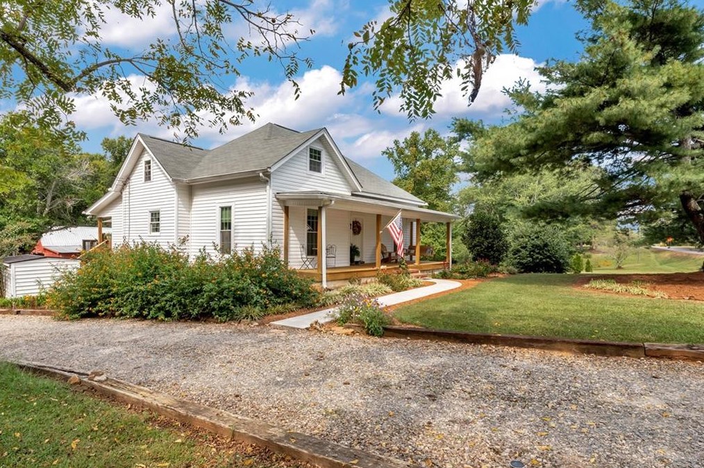 5801 Clarks Bridge Rd, Clermont, GA 30527