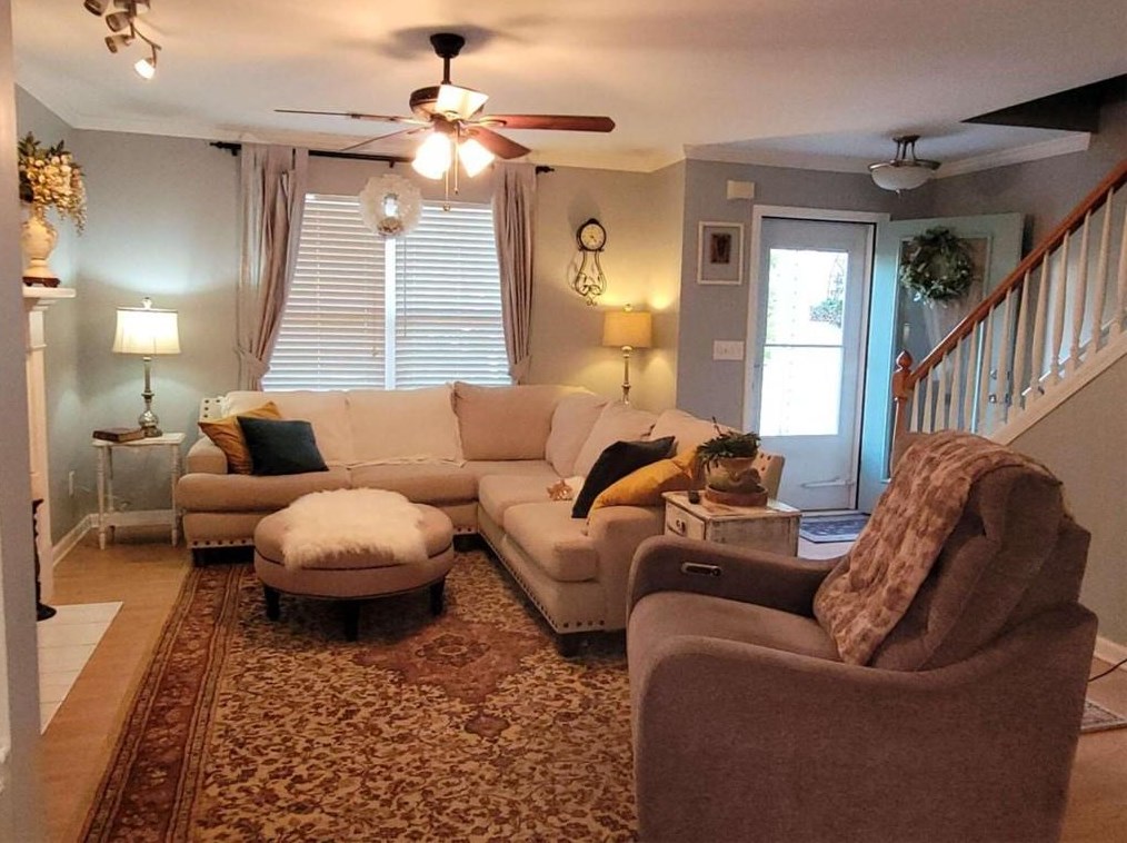 7018 Valley Forge Dr, Flowery Branch, GA 30542-5658