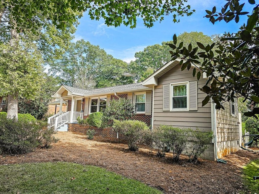 2543 Woodridge Dr, Decatur GA  30033-4841 exterior