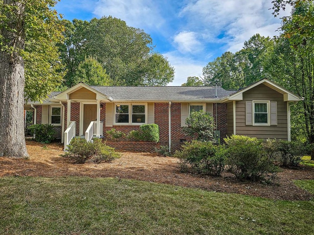 2543 Woodridge Dr, Decatur, GA 30033-4841