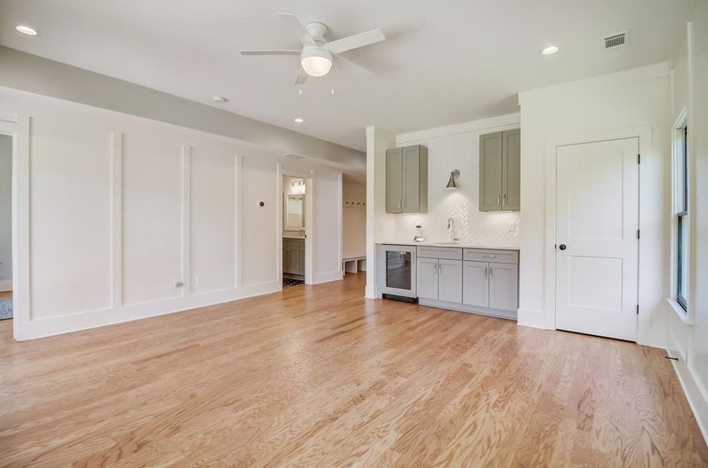 2183 Oakview Rd, Atlanta GA  30317-0026 exterior