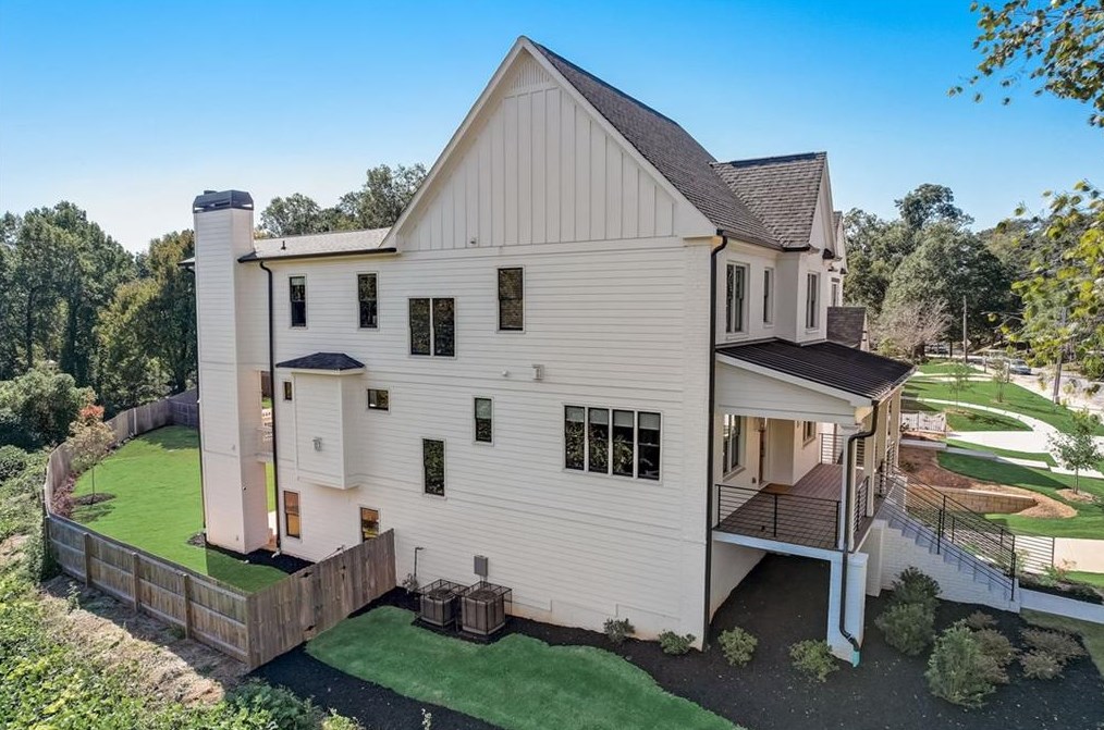 2183 Oakview Rd, Atlanta GA  30317-0026 exterior