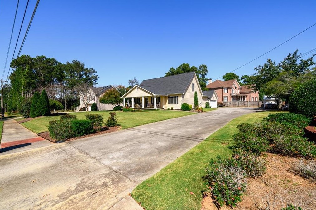 1910 Bennett Rd, Grayson, GA 30017-1255