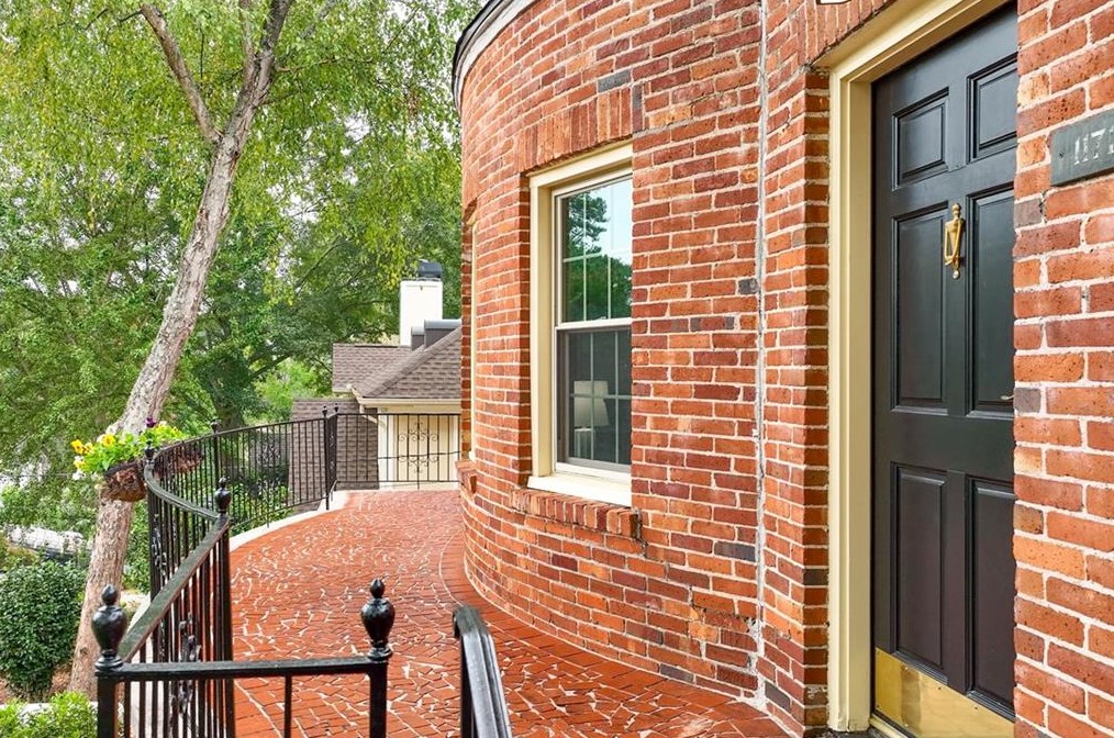 1171 Zimmer Dr, Atlanta GA  30306-3320 exterior