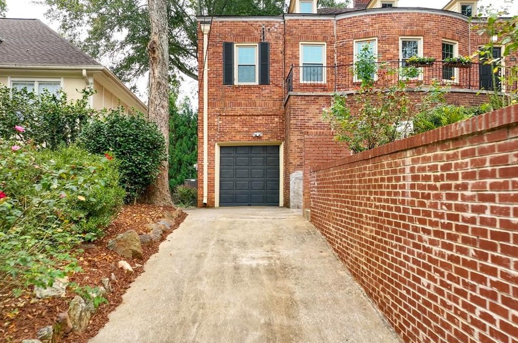 1171 Zimmer Dr, Atlanta GA  30306-3320 exterior