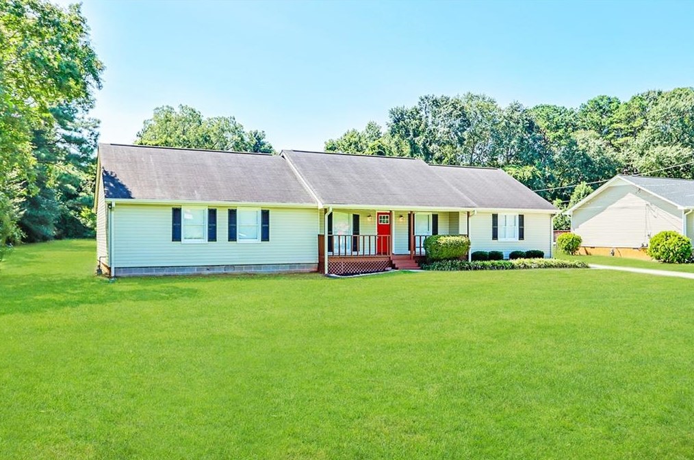 65 Salem Meadow Dr, Porterdale, GA 30016