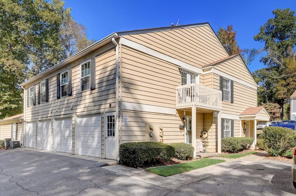 1304 Surrey Ln, Marietta, GA 30008
