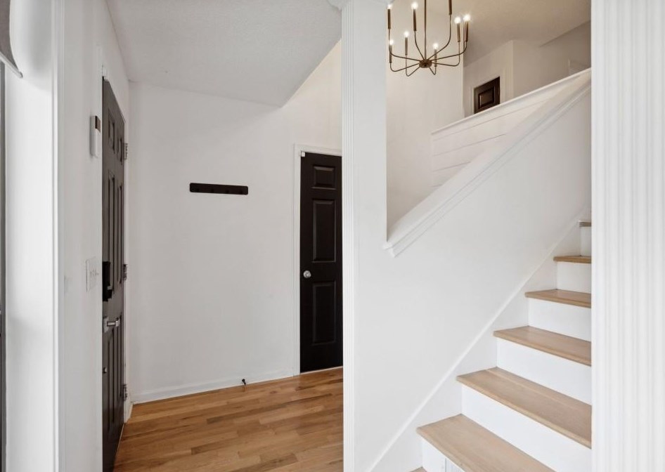 1033 Creatwood Cir, Smyrna GA  30080-8212 exterior