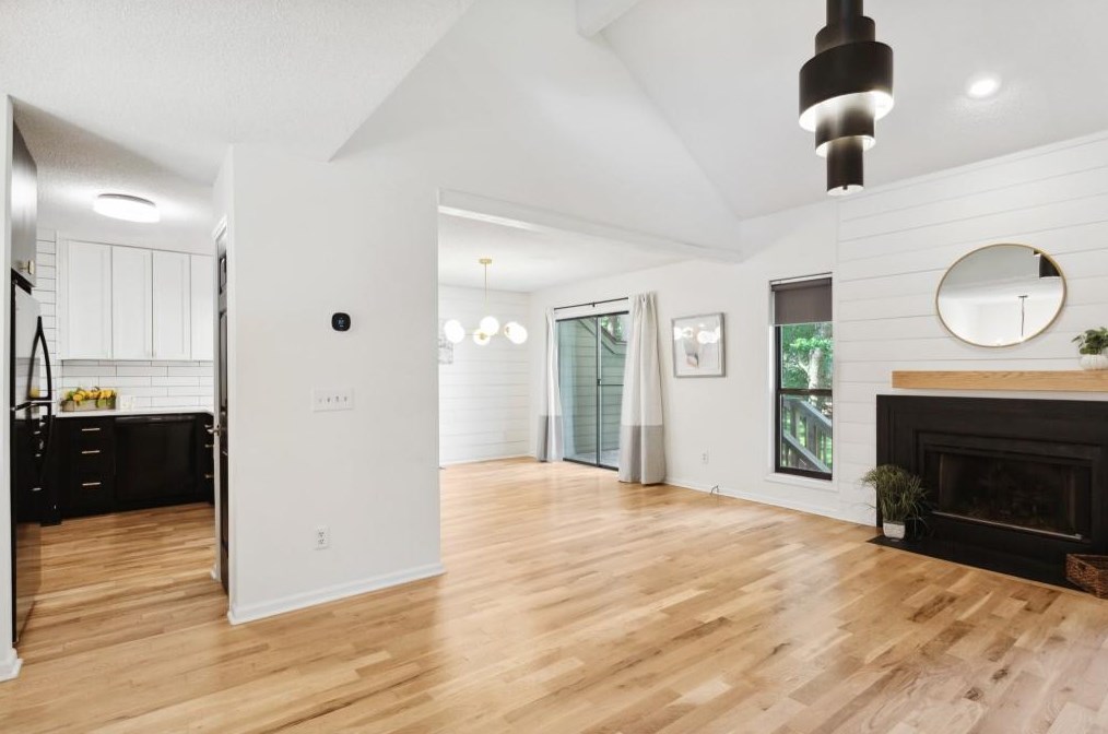 1033 Creatwood Cir, Smyrna GA  30080-8212 exterior