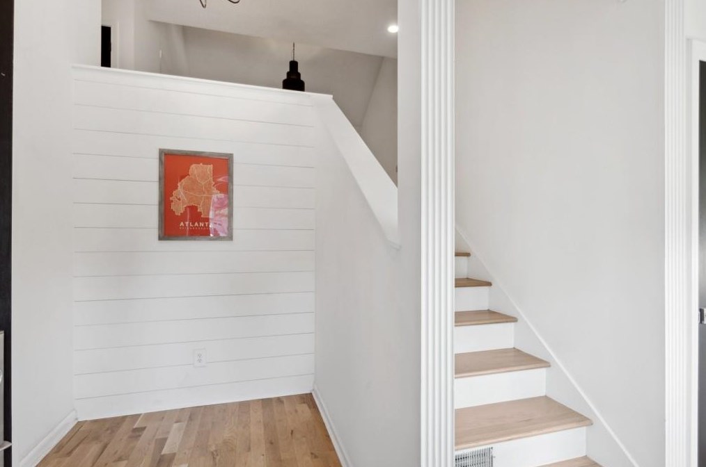 1033 Creatwood Cir, Smyrna GA  30080-8212 exterior