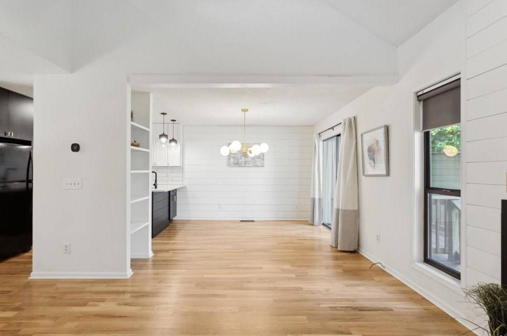 1033 Creatwood Cir, Smyrna GA  30080-8212 exterior