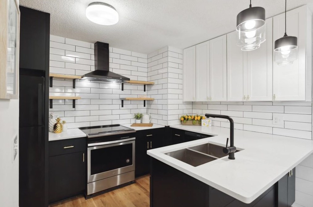 1033 Creatwood Cir, Smyrna GA  30080-8212 exterior