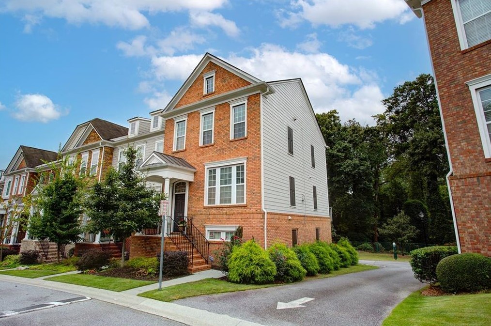 2166 Weldonberry Dr, Atlanta GA  30319-5732 exterior