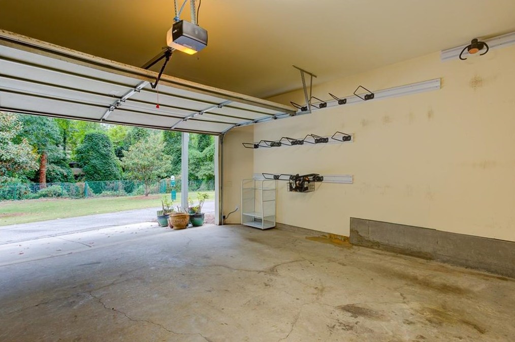 2166 Weldonberry Dr, Atlanta GA  30319-5732 exterior