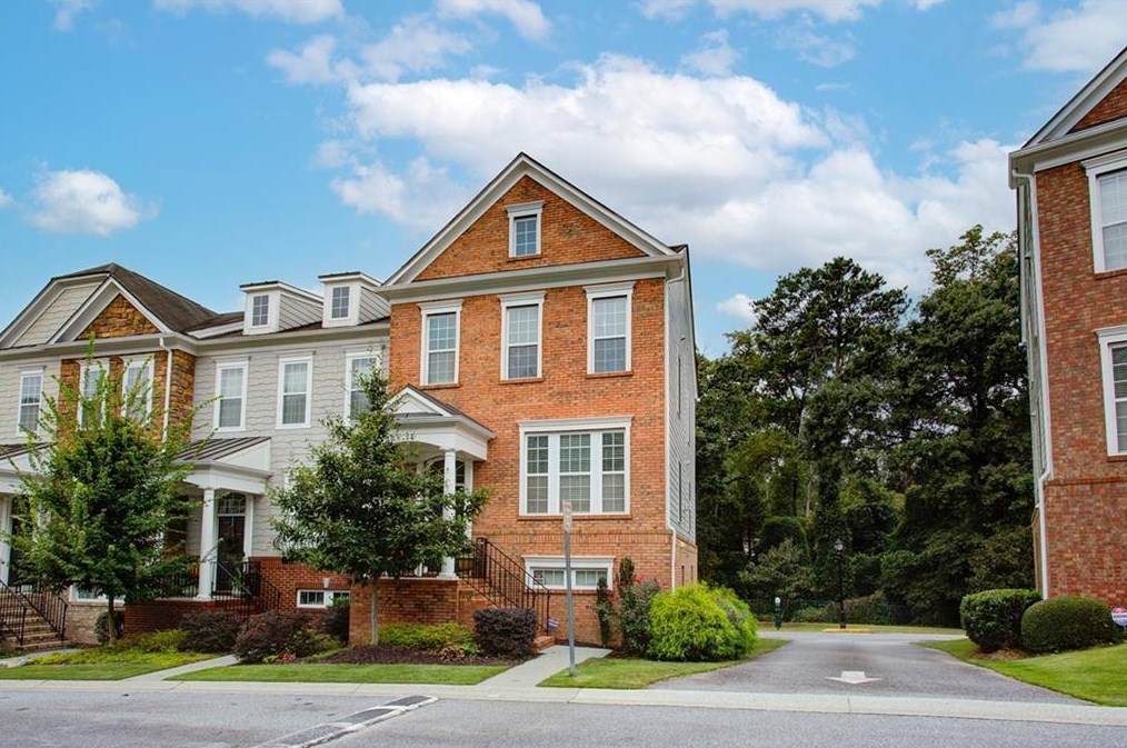 2166 Weldonberry Dr, Atlanta GA  30319-5732 exterior