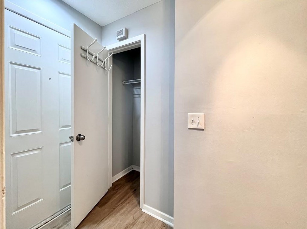 326 Warm Springs Cir, Roswell GA  30075-4967 exterior