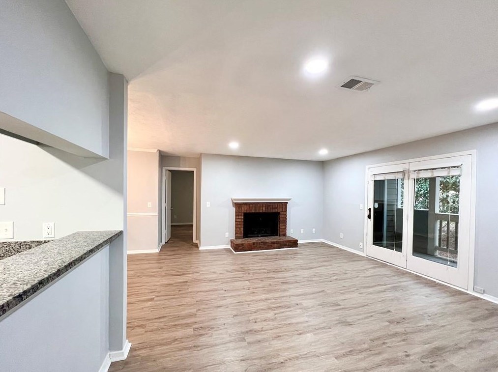 326 Warm Springs Cir, Roswell GA  30075-4967 exterior