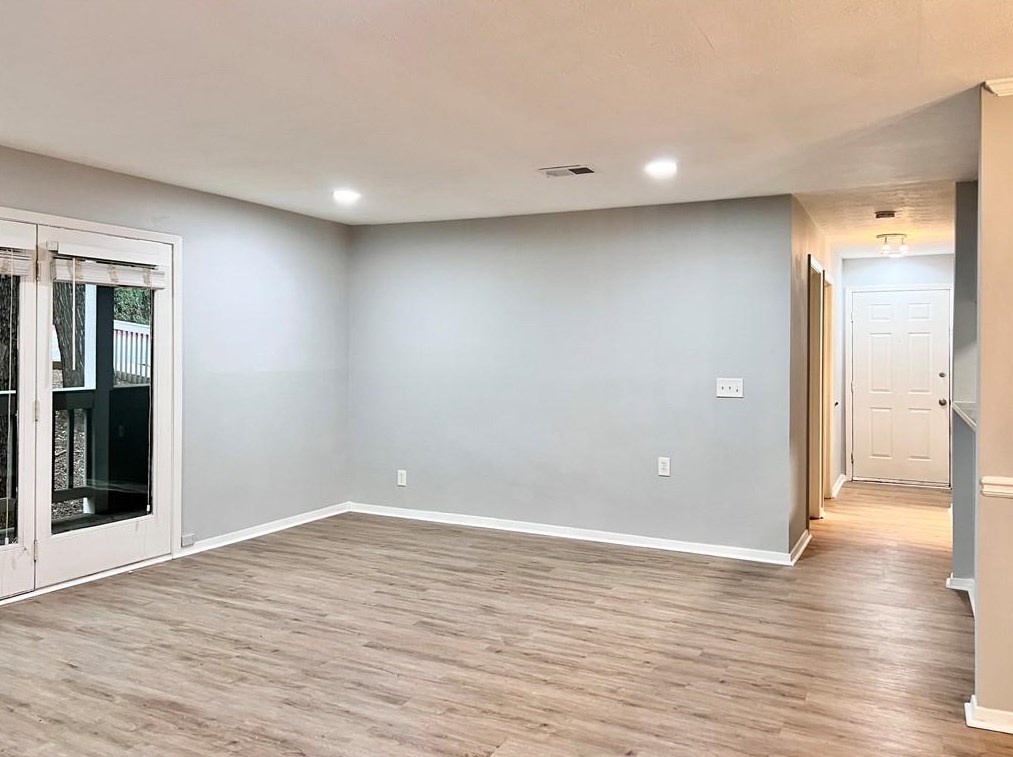 326 Warm Springs Cir, Roswell GA  30075-4967 exterior