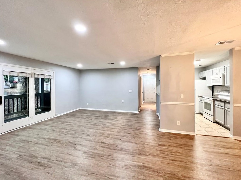 326 Warm Springs Cir, Roswell GA  30075-4967 exterior