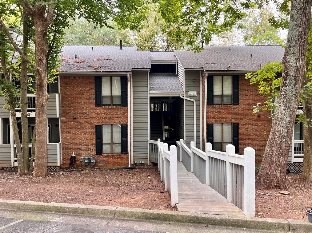 326 Warm Springs Cir, Roswell GA  30075-4967 exterior