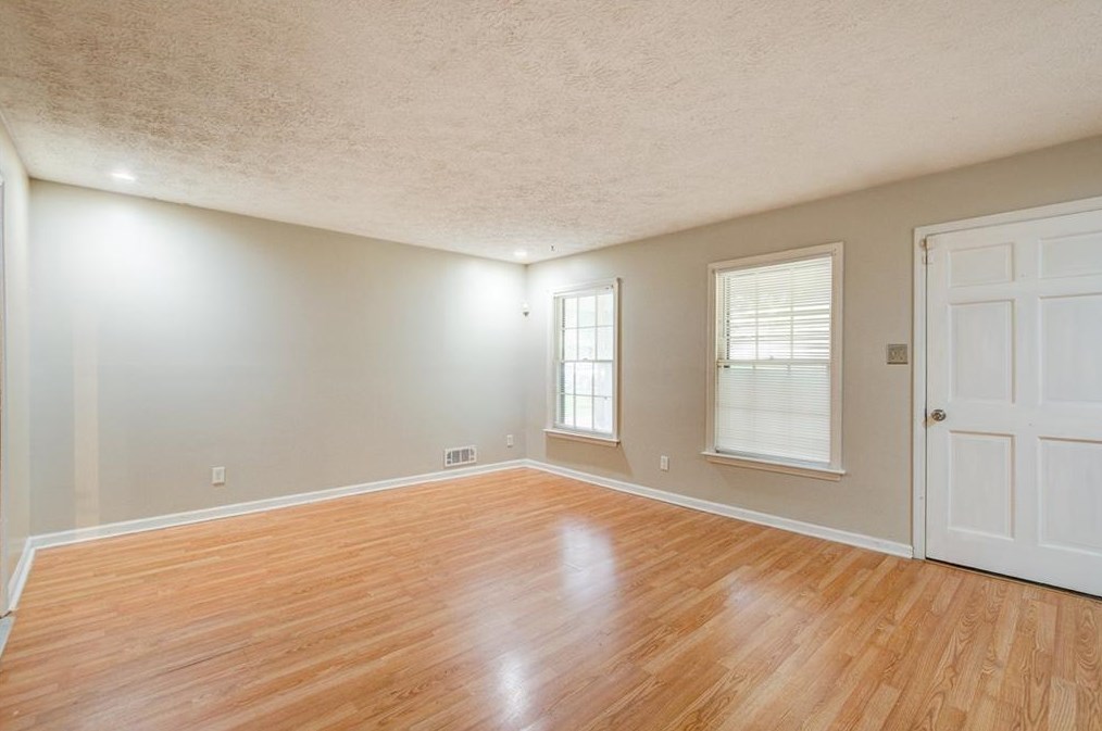 1336 White Oak St Se, Conyers, GA 30013