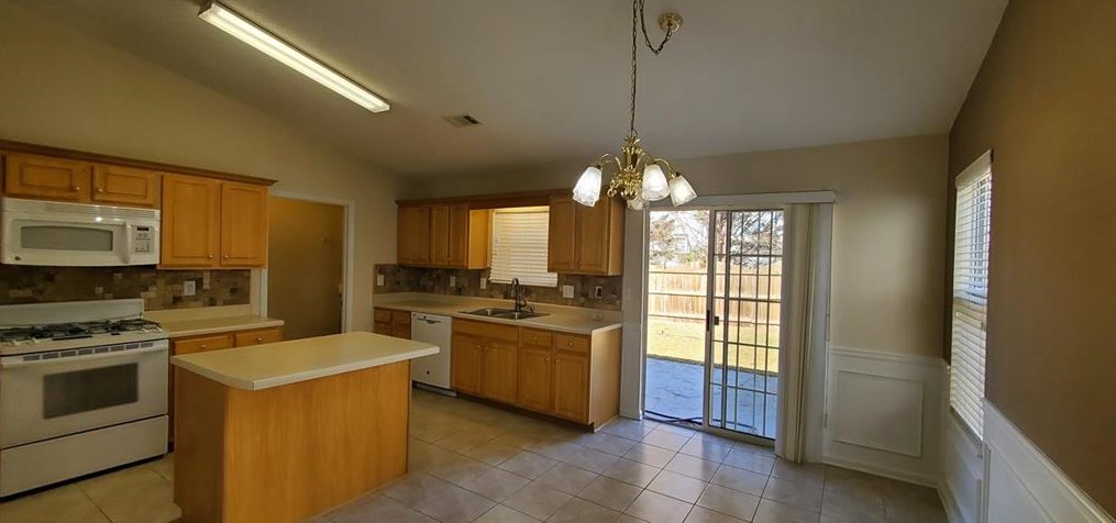 2394 Laurelfield Dr, Grayson, GA 30017