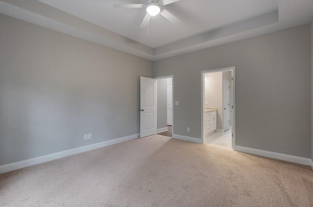 564 Oakland Dr, Calhoun GA 30701-4269 exterior