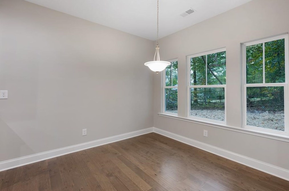 564 Oakland Dr, Calhoun GA 30701-4269 exterior