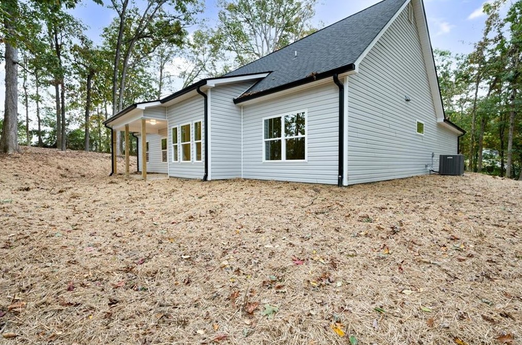 564 Oakland Dr, Calhoun GA 30701-4269 exterior