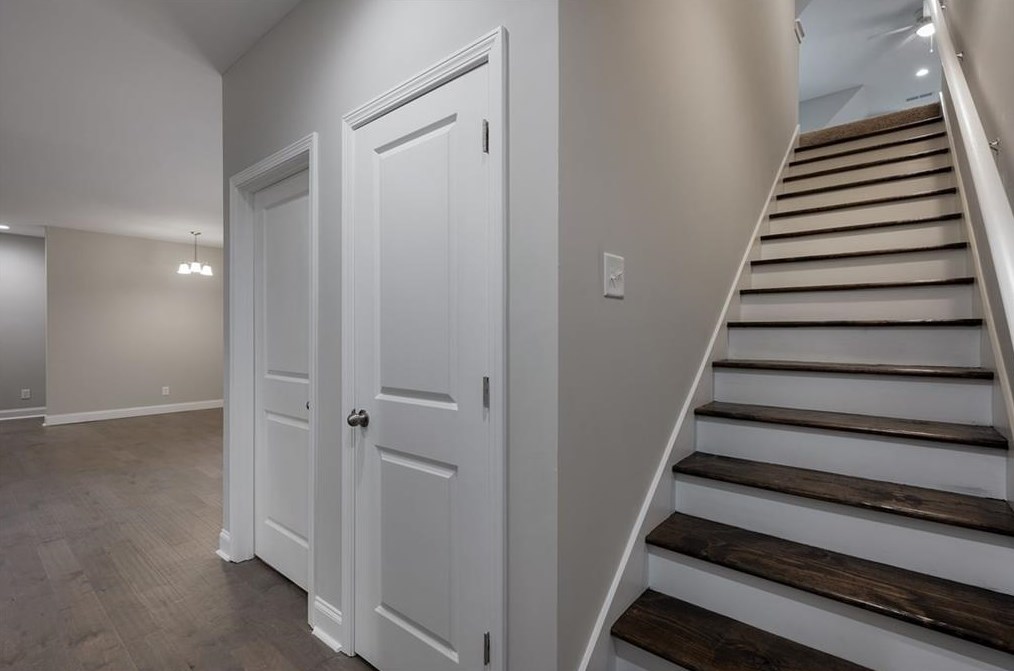 564 Oakland Dr, Calhoun GA 30701-4269 exterior