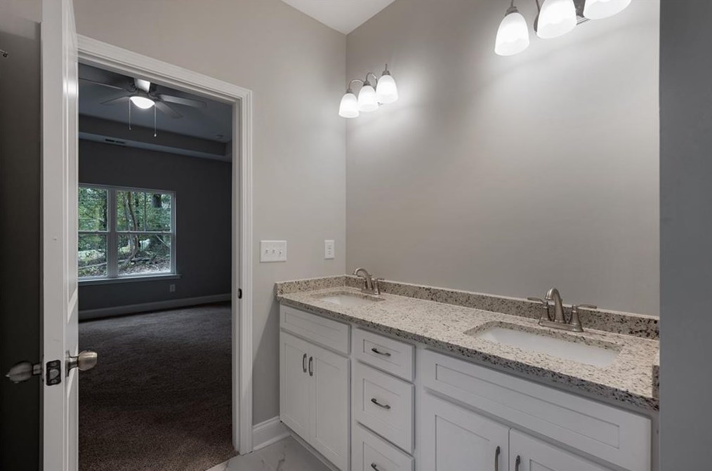 564 Oakland Dr, Calhoun GA 30701-4269 exterior