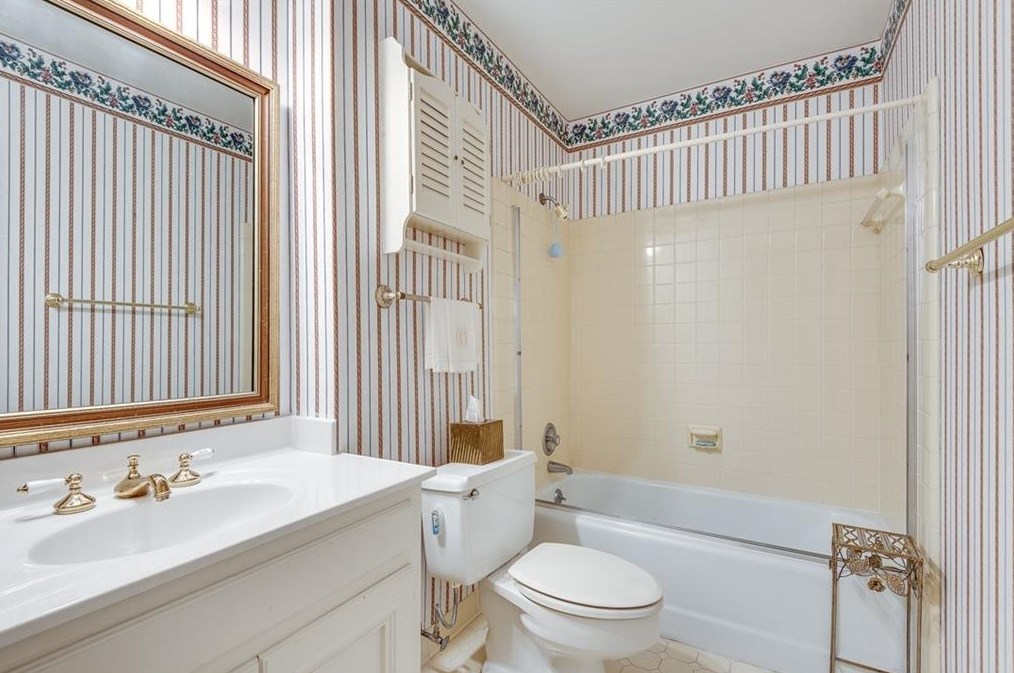 1805 Bedfordshire Dr, Decatur GA  30033-1405 exterior