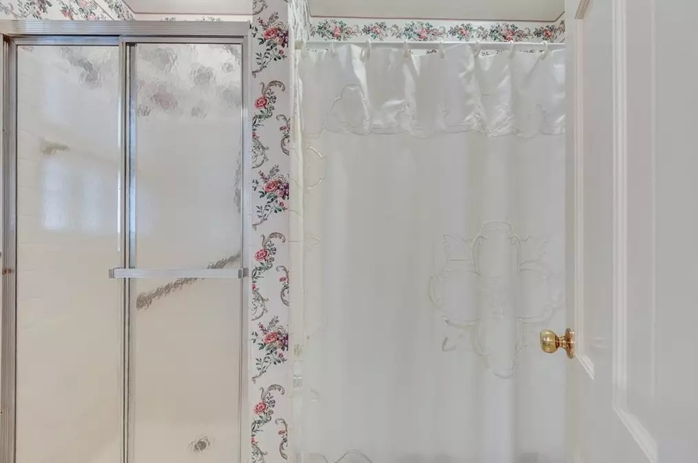 1805 Bedfordshire Dr, Decatur GA  30033-1405 exterior