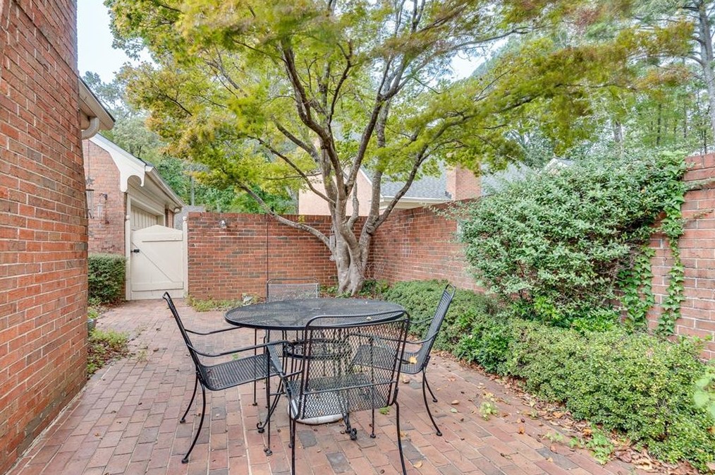 1805 Bedfordshire Dr, Decatur GA  30033-1405 exterior