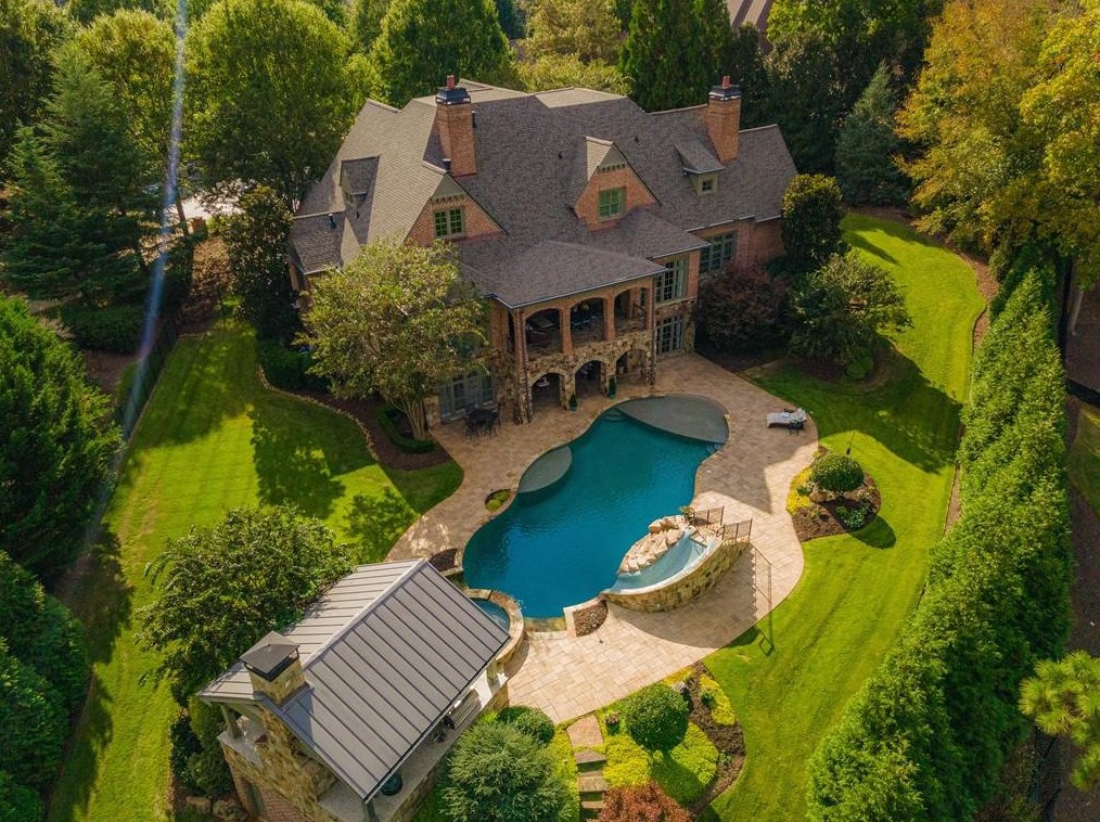 135 Manor Lake Ct, Alpharetta, GA 30004-8812