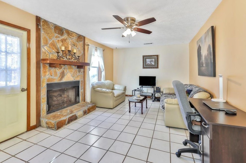 1160 Creekwood Cv, Lawrenceville GA  30046-6375 exterior