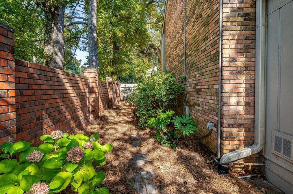 1 Westchester Sq, Decatur GA  30030-2370 exterior