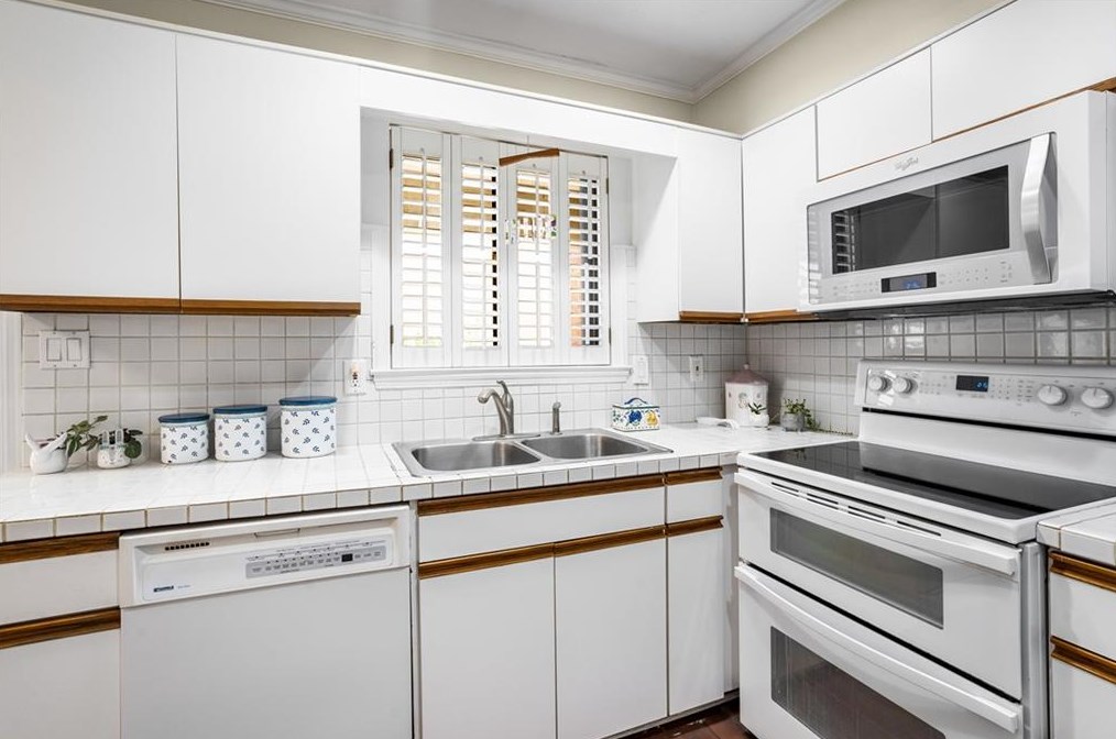 1 Westchester Sq, Decatur GA  30030-2370 exterior