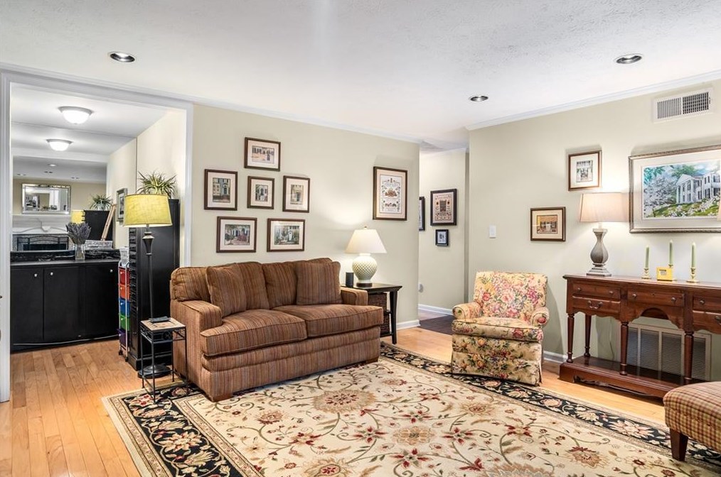 1 Westchester Sq, Decatur GA  30030-2370 exterior