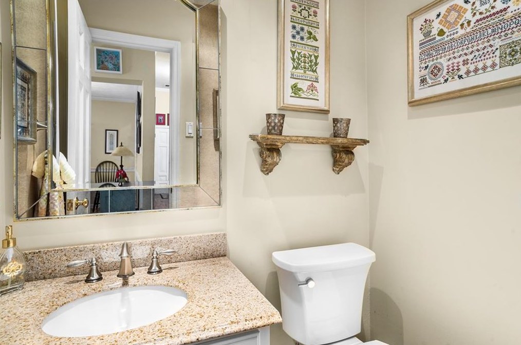 1 Westchester Sq, Decatur GA  30030-2370 exterior