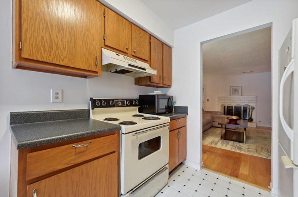 1021 Windy Oaks Ct, Smyrna GA  30080-2243 exterior