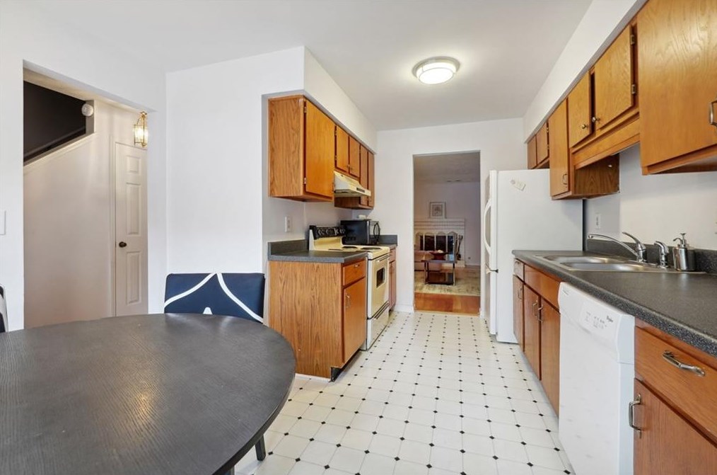 1021 Windy Oaks Ct, Smyrna GA  30080-2243 exterior