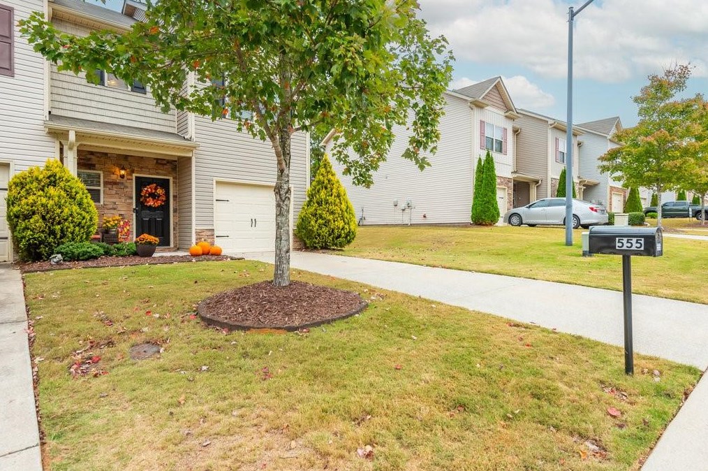 555 Oakside Pl, Acworth, GA 30102-8812