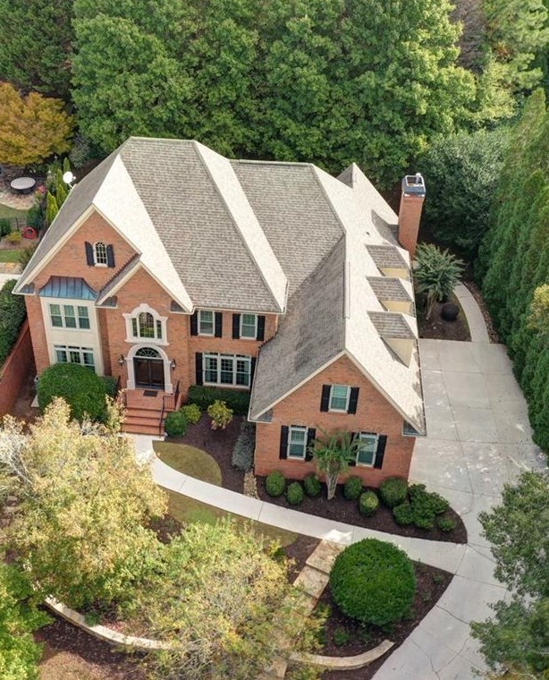 640 Falls Lake Dr, Alpharetta, GA 30022-8059